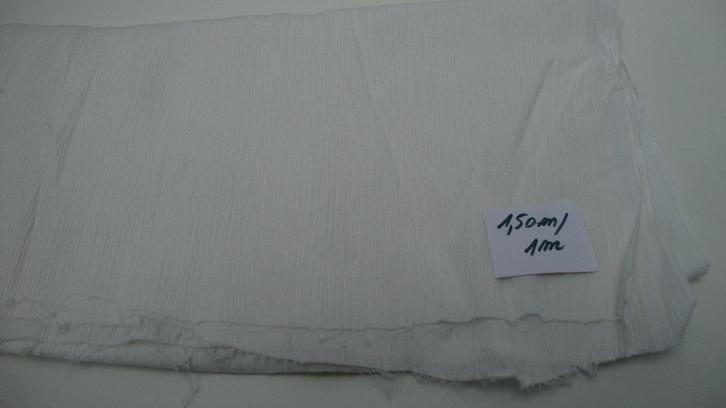 Effen, gebroken witte crêpestof van 1,50 m/1 m breed., Hobby en Vrije tijd, Stoffen en Lappen, Zo goed als nieuw, Overige materialen