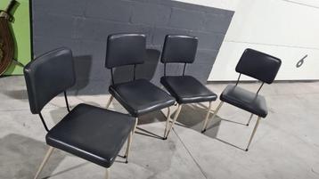 Vier stoelen, volledig metalen frame, skai zit en rug. beschikbaar voor biedingen