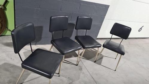 Vier stoelen, volledig metalen frame, skai zit en rug., Huis en Inrichting, Stoelen, Gebruikt, Vier, Metaal, Zwart, Ophalen