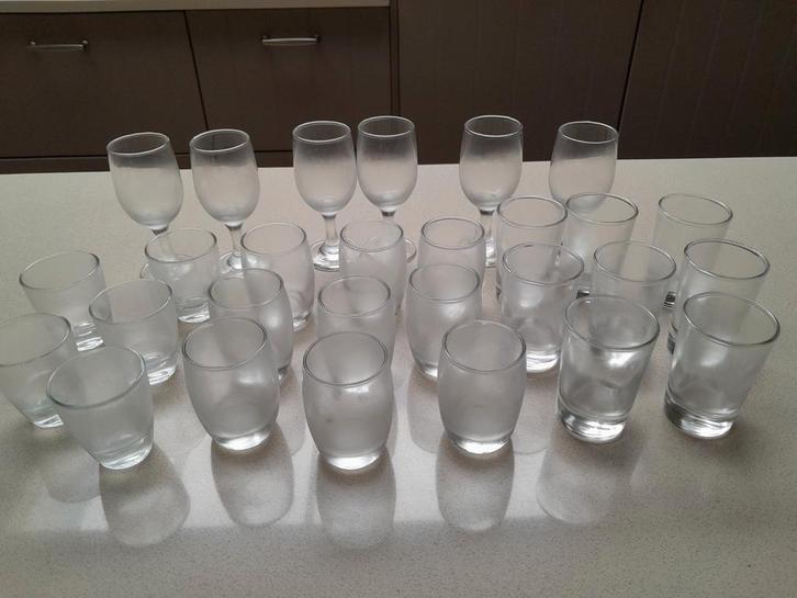 Borrel- of aperitief glaasjes. 28 stuks Gratis!, Huis en Inrichting, Keuken | Servies, Gebruikt, Glas of Glazen, Effen, Glas, Ophalen