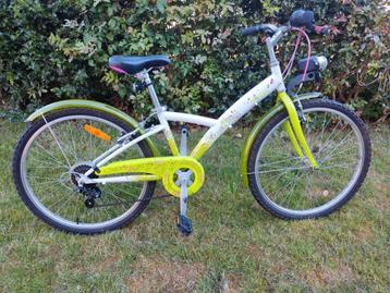 Vélo pour filles, env. 7 à 12 ans, Decathlon, roues de 24 po