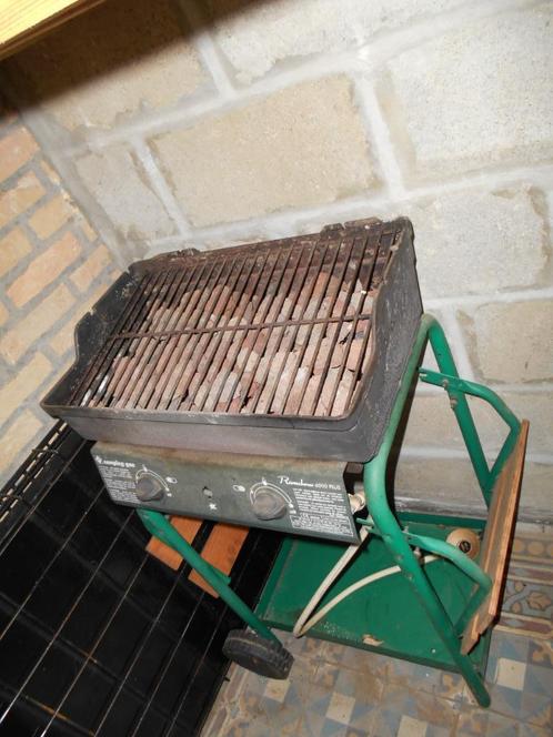 veer Afrekenen Luchten ② barbeque met lavastenen op campingaz + 2 vulling van 2.75kg —  Gasbarbecues — 2dehands