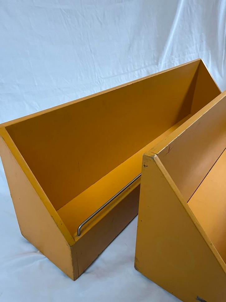 Vintage gele werkbakken, Huis en Inrichting, Woonaccessoires | Krantenbakken en Lectuurbakken, Gebruikt, Ophalen