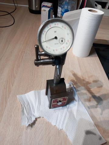 Magnetische trusquin met vergelijkingsondersteuning beschikbaar voor biedingen