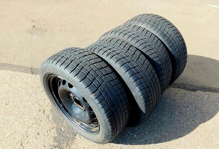 4 pneus hiver 205/55-16 pour Volvo, Citroën et Peugeot, Autos : Pièces & Accessoires, Pneus & Jantes, Pneus et Jantes, Pneus hiver