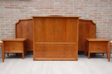 klassieke slaapkamer beschikbaar voor biedingen
