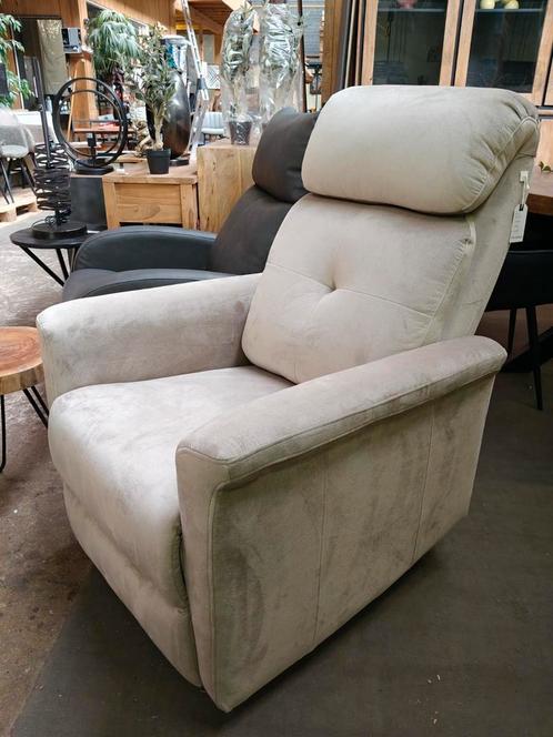 Relax Wuhan (PROMO), Huis en Inrichting, Fauteuils, Nieuw, Ophalen