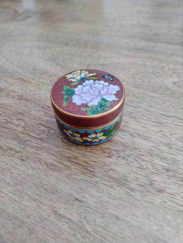 Pillendoosje in cloisonné beschikbaar voor biedingen