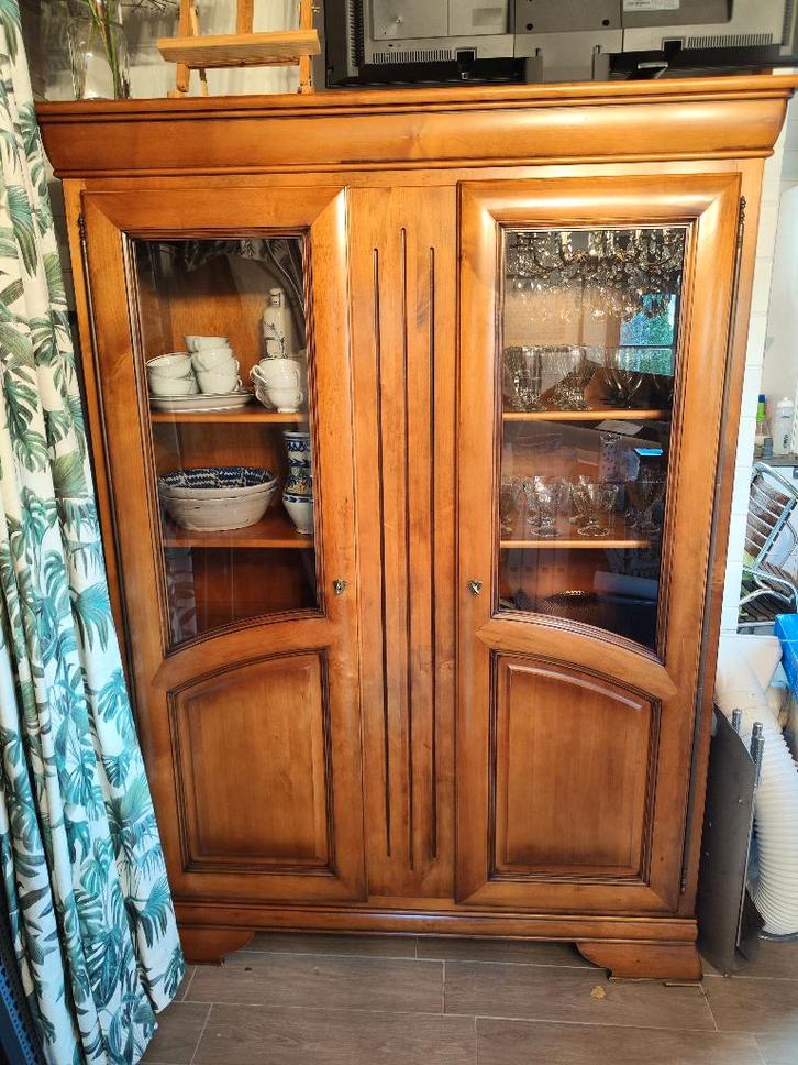 Massieve houten vitrinekast met glasdeuren, Huis en Inrichting, Kasten | Vitrinekasten, Gebruikt, 150 tot 200 cm, 100 tot 150 cm