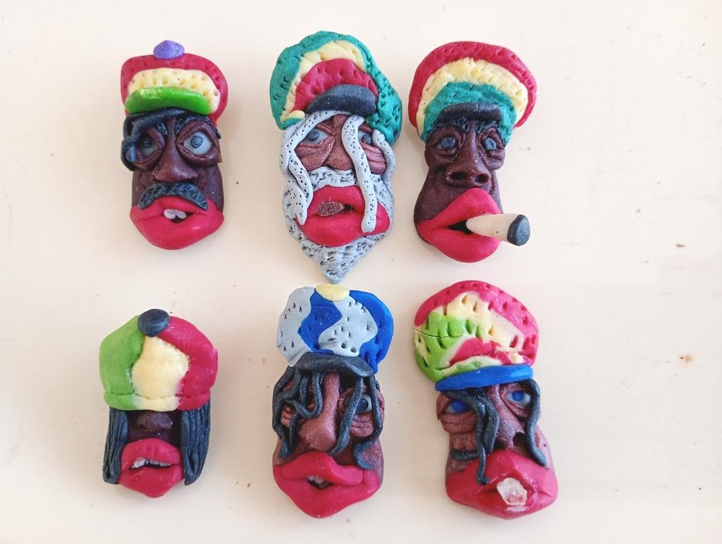 15€ 🐚☀️   Set van 6 verzamelspelden | Craft Rasta badgeb, Antiek en Kunst, Curiosa en Brocante, Ophalen