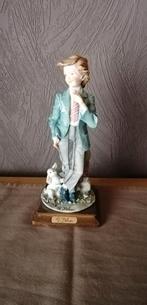 Rare statuette en porcelaine de A Belcari, Enlèvement ou Envoi