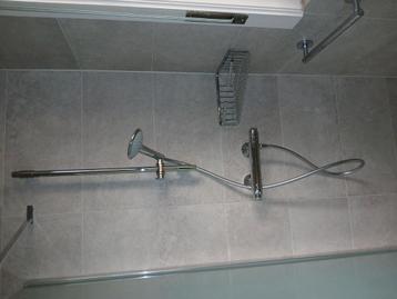 Douchekraan Grohe + accessoires en glazen wand beschikbaar voor biedingen