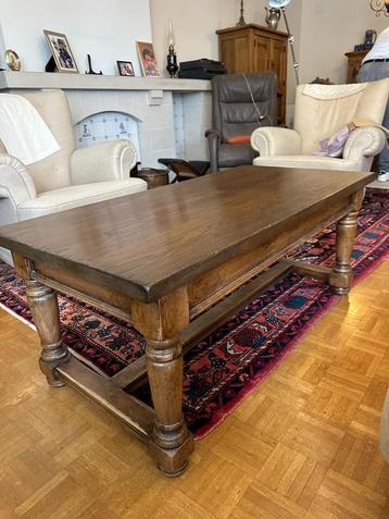 Massief eikenhouten woonkamertafel beschikbaar voor biedingen