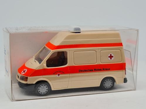 ambulance Ford Transit - Rietze 1/87, Hobby & Loisirs créatifs, Voitures miniatures | 1:87, Comme neuf, Voiture, Rietze, Envoi