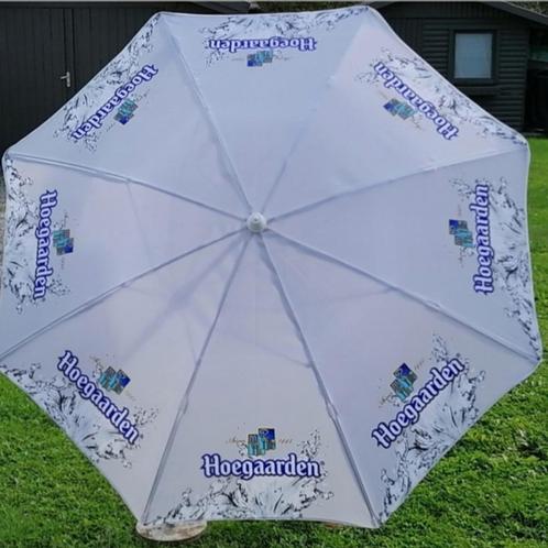 Splinternieuwe zomerparaplu vn het biermerk Hoegaarden, Verzamelen, Biermerken, Nieuw, Overige typen, Overige merken, Ophalen of Verzenden