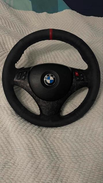 Volant BMW E9X pour simulateur disponible aux enchères