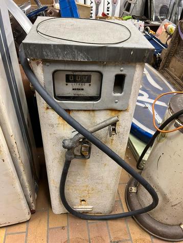 Ancienne pompe à essence 