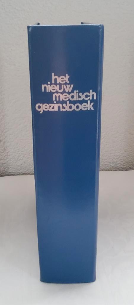 Nieuw Medisch Gezinsboek - Dr. Gerhard Venzmer, Boeken, Gezondheid, Dieet en Voeding, Gelezen, Ophalen