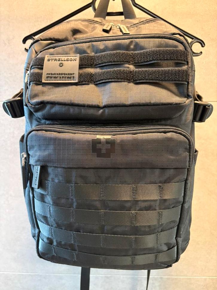 Strellson - sac à dos - noir - robuste, Bijoux, Sacs & Beauté, Sacs | Sacs à dos, Comme neuf, Autres marques, 25 à 40 cm, 30 à 45 cm