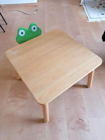 Kindertafel met bijhorend stoeltje  beschikbaar voor biedingen
