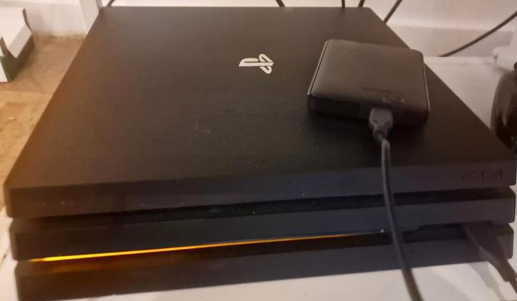 Playstation 4 Pro + 2 controllers + 90 games!!!, Games en Spelcomputers, Spelcomputers | Sony PlayStation 4, Refurbished, Pro