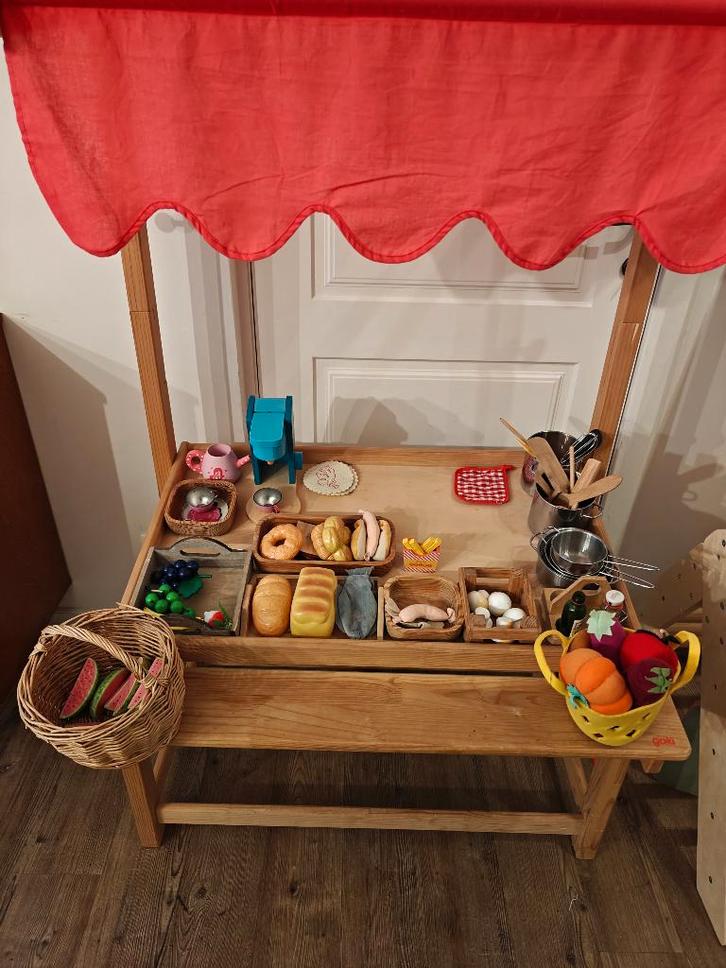 Houten speelwinkeltje / marktkraampje met accessoires, Kinderen en Baby's, Speelgoed | Houten speelgoed, Gebruikt, Meubelstuk of Keukentje