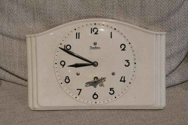 Vintage Junghans Pendelklok wandmodel (porselein, 1940), Antiquités & Art, Antiquités | Horloges, Enlèvement ou Envoi