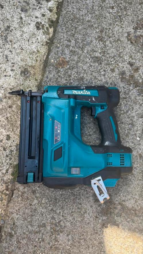 Makita 18V Brad tacker, Doe-het-zelf en Bouw, Gereedschap | Boormachines, Gebruikt, Ophalen