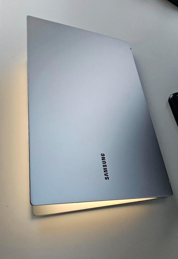 Livre 2 de Samsung, Informatique & Logiciels, Ordinateurs portables Windows, SSD, Enlèvement