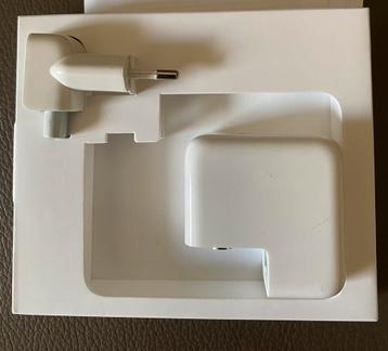 Apple USB-C power adapter 29W beschikbaar voor biedingen