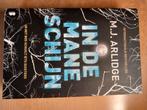 Thriller M.J. Arlidge.  In de maneschijn., Boeken, Ophalen of Verzenden, Gelezen, M.J. Arlidge