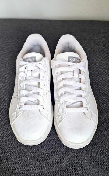 Sneakers van Adidas. beschikbaar voor biedingen