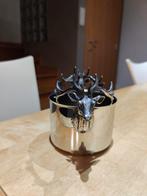 Verzilverd wijnkoeler, Ophalen