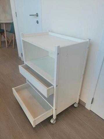 Ladekast op wieltjes zonder loupelamp beschikbaar voor biedingen