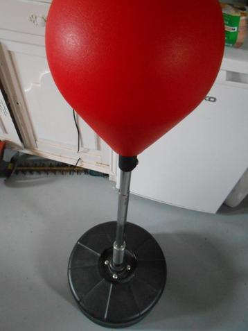 Punching ball , jouet boxe enfant beschikbaar voor biedingen
