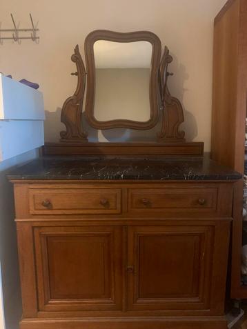 Armoire en bois avec miroir, Enlèvement