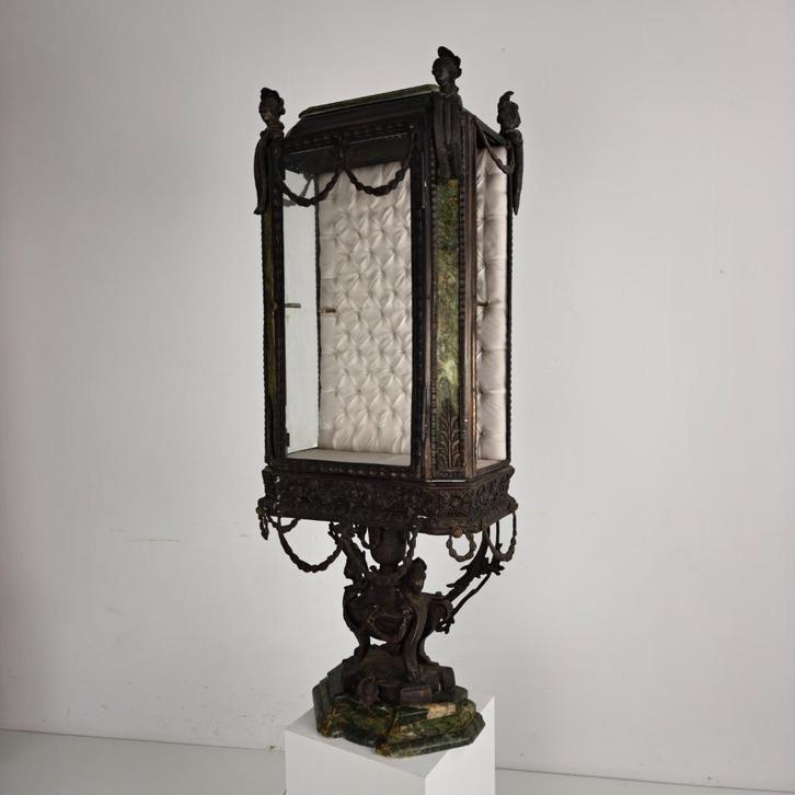 Louis XIV-stijl vitrinekast zink & groen marmer, ca. 1900, Verzamelen, Religie, Ophalen of Verzenden