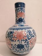 Chinese porseleinen vaas in blauw en rood onderglazuur, Ophalen of Verzenden