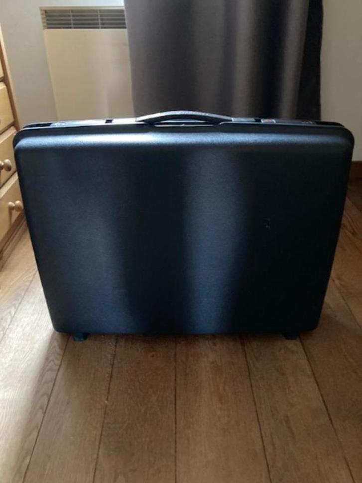 Valies Samsonite kleur blauw 2 maal gebruikt voor 5 euro, Handtassen en Accessoires, Koffers, Zo goed als nieuw, Hard kunststof