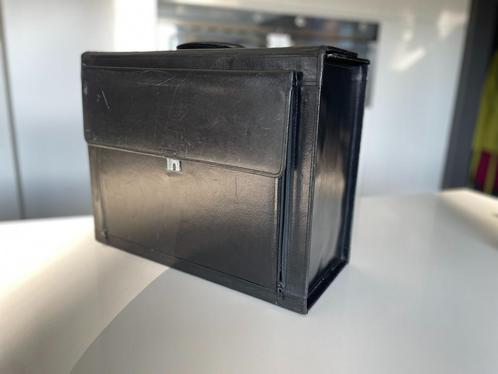 Pilotenkoffer opbergkoffer bijna gratis, Handtassen en Accessoires, Koffers, Gebruikt, Overige materialen, Slot, Ophalen of Verzenden