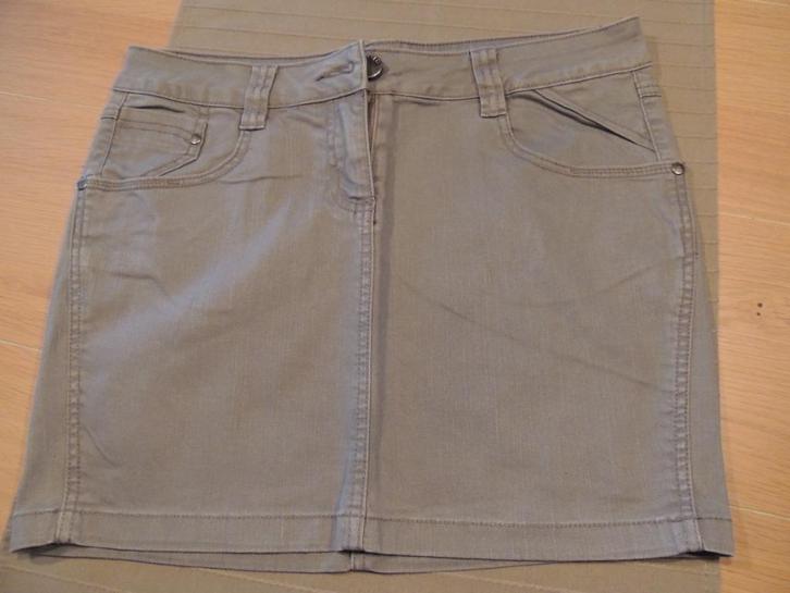 2 jeansrokjes ( zwart + grijs), Kinderen en Baby's, Kinderkleding | Maat 170, Zo goed als nieuw, Meisje, Jurk of Rok, Ophalen of Verzenden