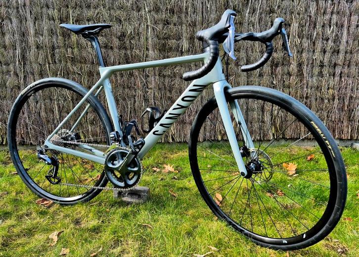 Canyon ultimate cf sl8 ultegra Di2 nieuwstaat!, Fietsen en Brommers, Fietsen | Racefietsen, Zo goed als nieuw, Giant, Meer dan 20 versnellingen