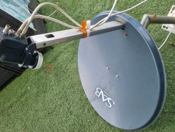 Antenne parabolique + tête et pied  beschikbaar voor biedingen