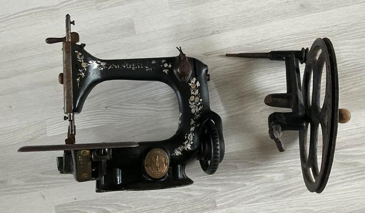Vintage SINGER 24-7 , met aandrijving, Antiek en Kunst, Antiek | Naaimachines, Ophalen of Verzenden