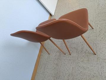 2 stoelen beschikbaar voor biedingen