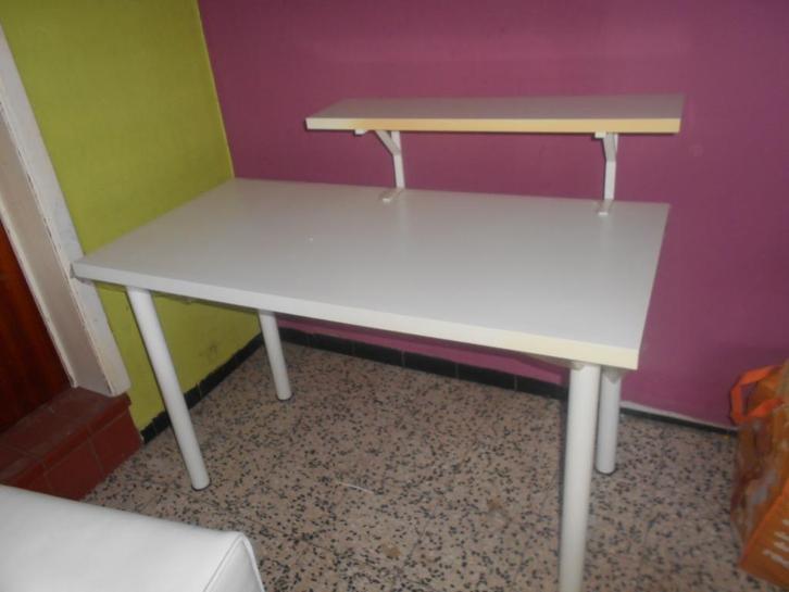 PETIT BUREAU TABLE IKEA AVEC ETAGERE AMOVIBLE, Huis en Inrichting, Bureaus, Gebruikt, Bureau, Ophalen