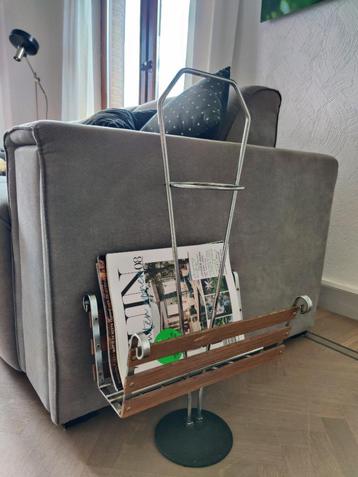 Vintage magazine houder krantenbak beschikbaar voor biedingen