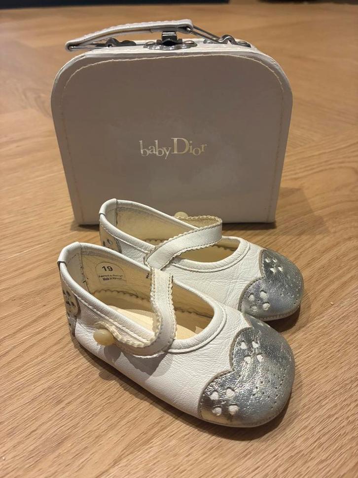 Prachtige, originele Baby Dior babyschoentjes in maat 19, Enfants & Bébés, Vêtements de bébé | Chaussures & Chaussettes, Utilisé