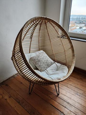 Hanging chair egg