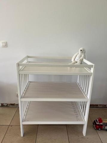 ledikant luiertafel beschikbaar voor biedingen